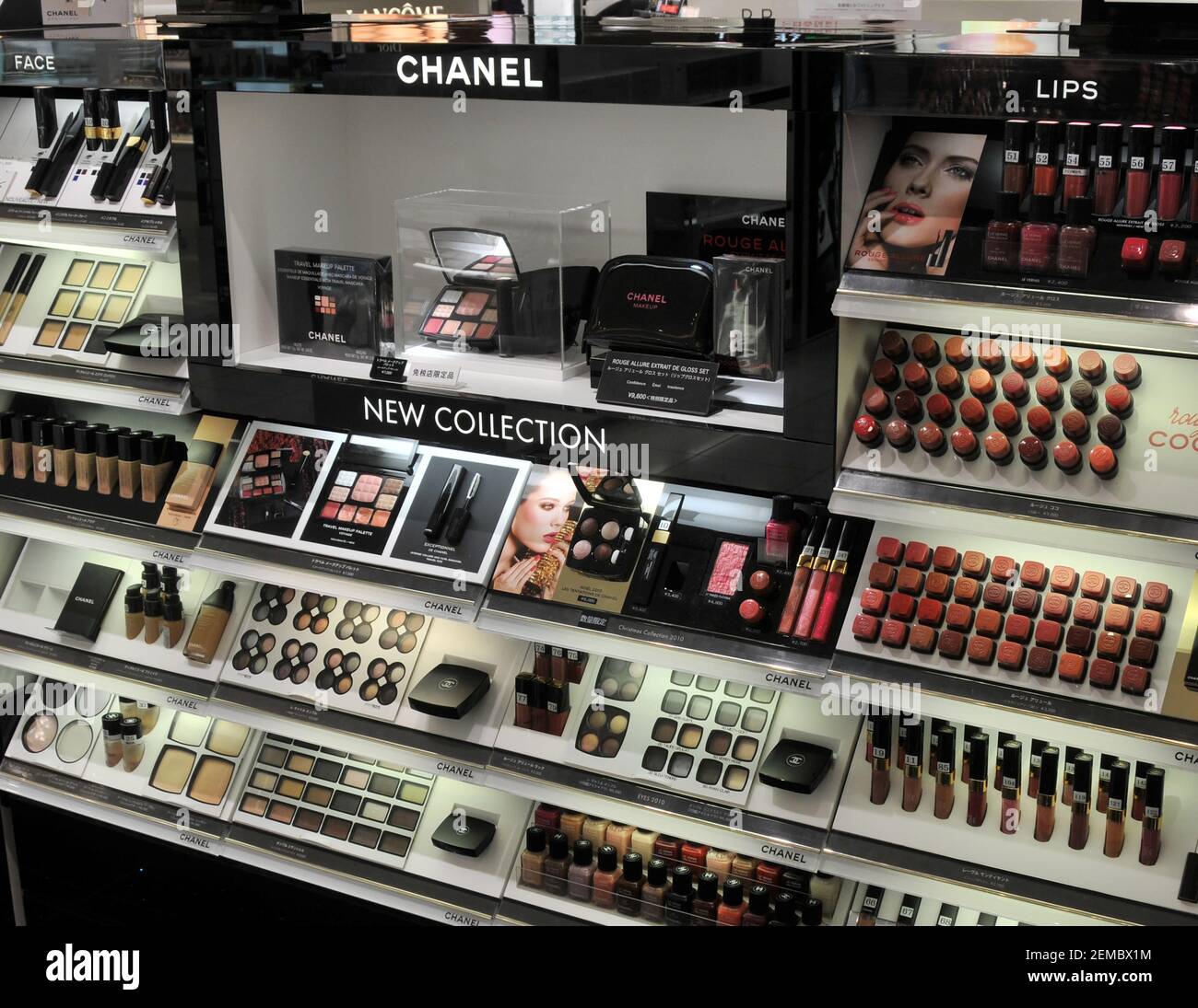 Chanel makeup fotografías e imágenes de alta resolución - Alamy