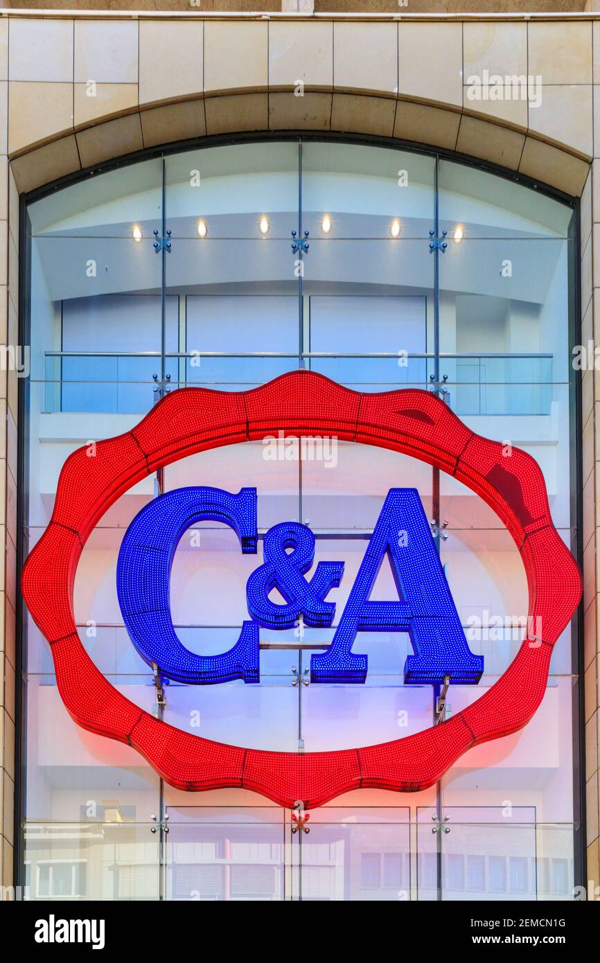 C&A logotipo de la cadena tiendas de ropa, Marca exterior tienda, Alemania Fotografía de stock - Alamy