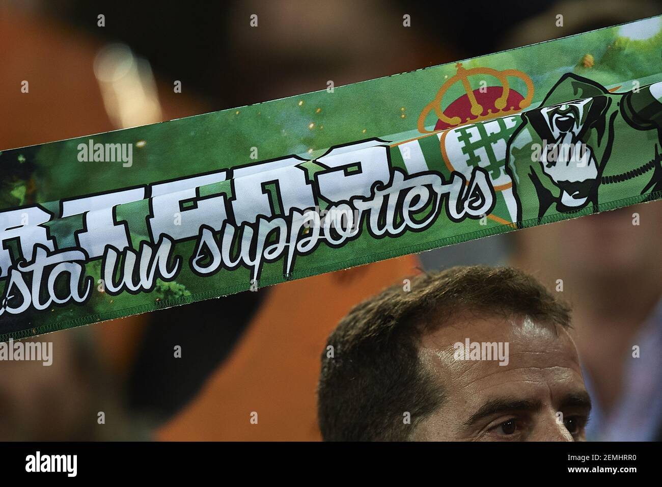 Bufanda Real Betis durante el partido entre Valencia CF vs Real de Copa del Rey,