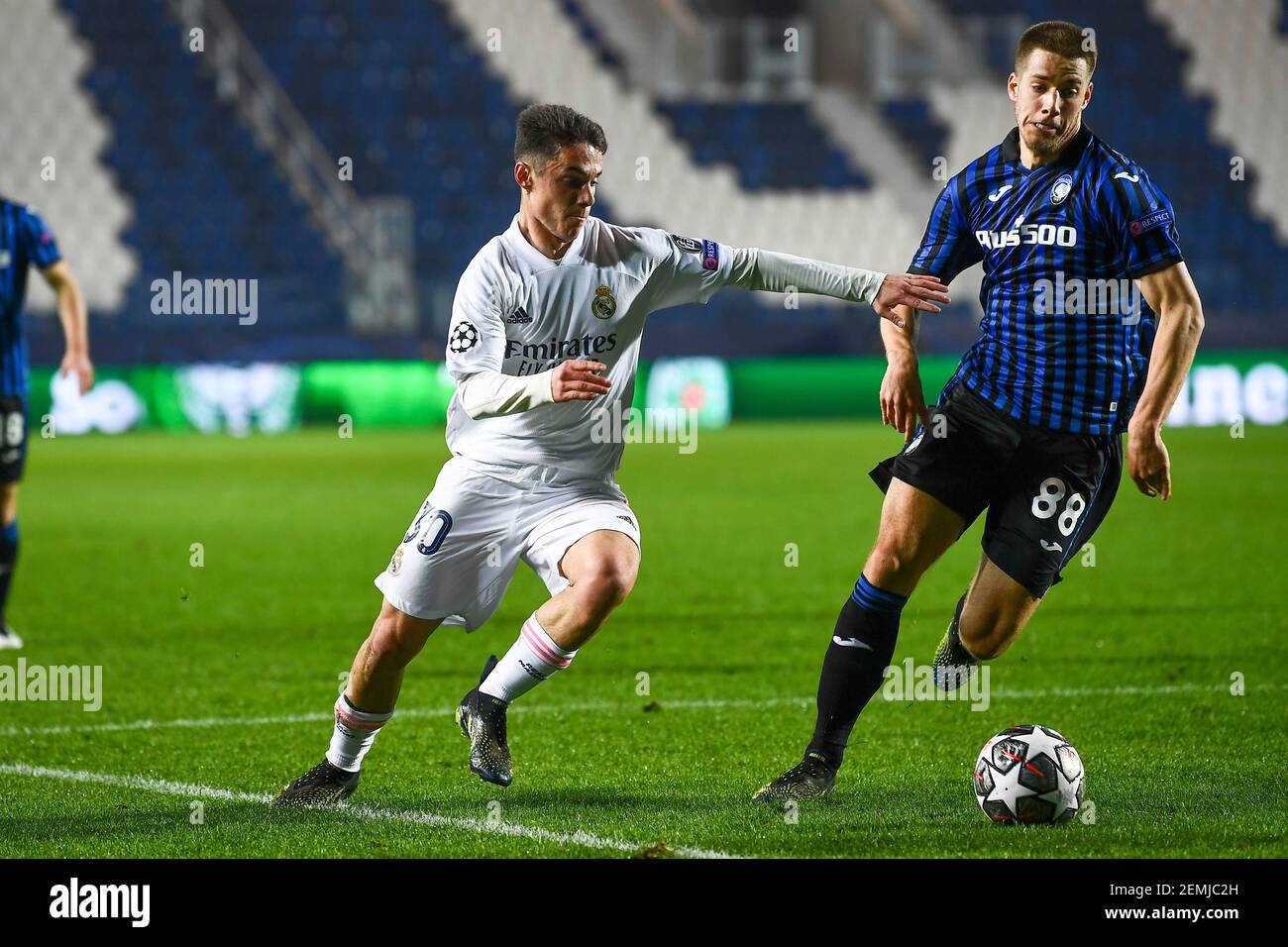 Mario Pasalic Atalanta Sergio Arribas Real Madrid Durante El Partido Uefa Uefa Champions League 21 Entre Atalanta 0 1 Real Madrid En El Estadio Gewiss El 24 De Febrero De 21 En