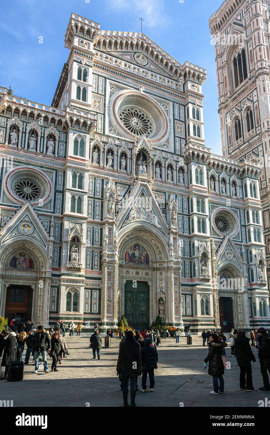 Catedral de Santa María del Fiore en un soleado día de invierno. Florencia, Toscana, Italia, Europa Foto de stock