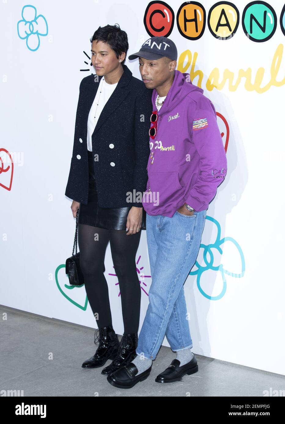 28 de marzo de 2019 - Seúl, Corea del Sur : el rapero, cantante,  compositor, productor de discos, diseñador de moda Pharrell Williams con su  esposa Helen Lasichhanh asiste a una foto