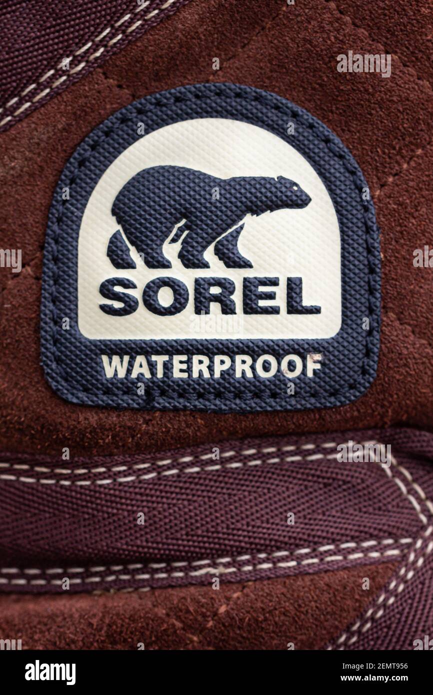 Rayo Rechazar Inclinado ST PAUL, MN, EE.UU. -16 DE ENERO de 2021: Primer plano de la bota Sorel  Waterproof y logotipo de Marca comercial Fotografía de stock - Alamy