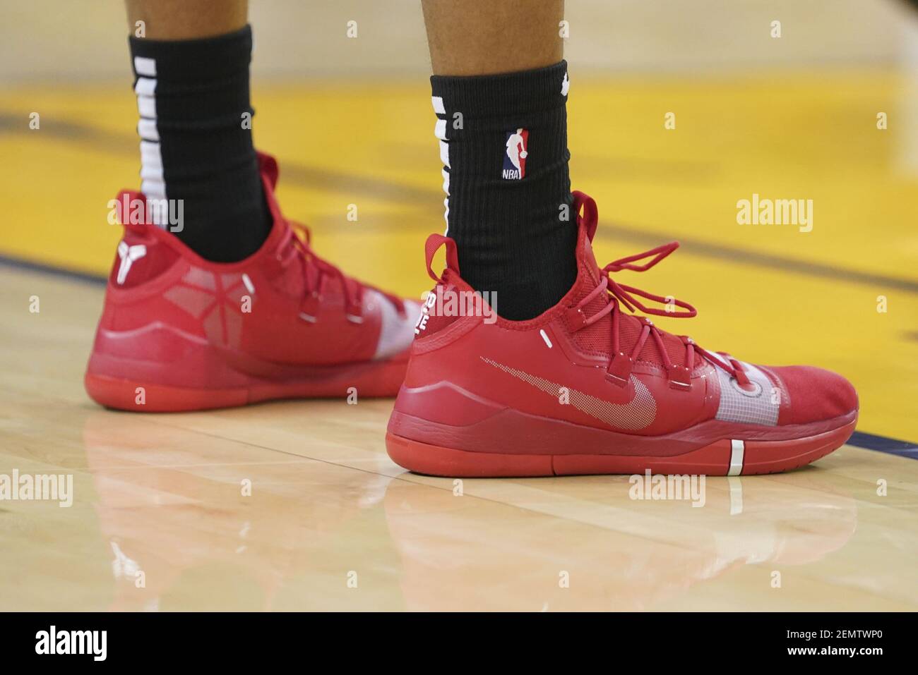 ex Aptitud Chirrido 13 de abril de 2019; Oakland, CA, EE.UU.; Vista detallada de los zapatos  Nike usados por el guardia DE LA Clippers Shai Gilgeous-Alexander (2)  durante el primer cuarto del juego uno de