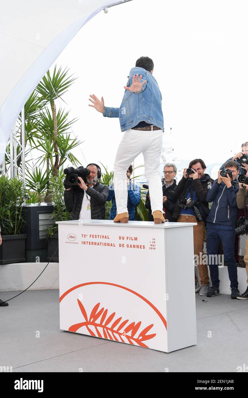 Antonio Banderas en el Photoall 'Pain and Glory' en el 72o Festival Internacional de Cannes en Cannes, Francia, el 18 de mayo de 2019. (Foto de Lionel Urman/Sipa USA) Foto de stock