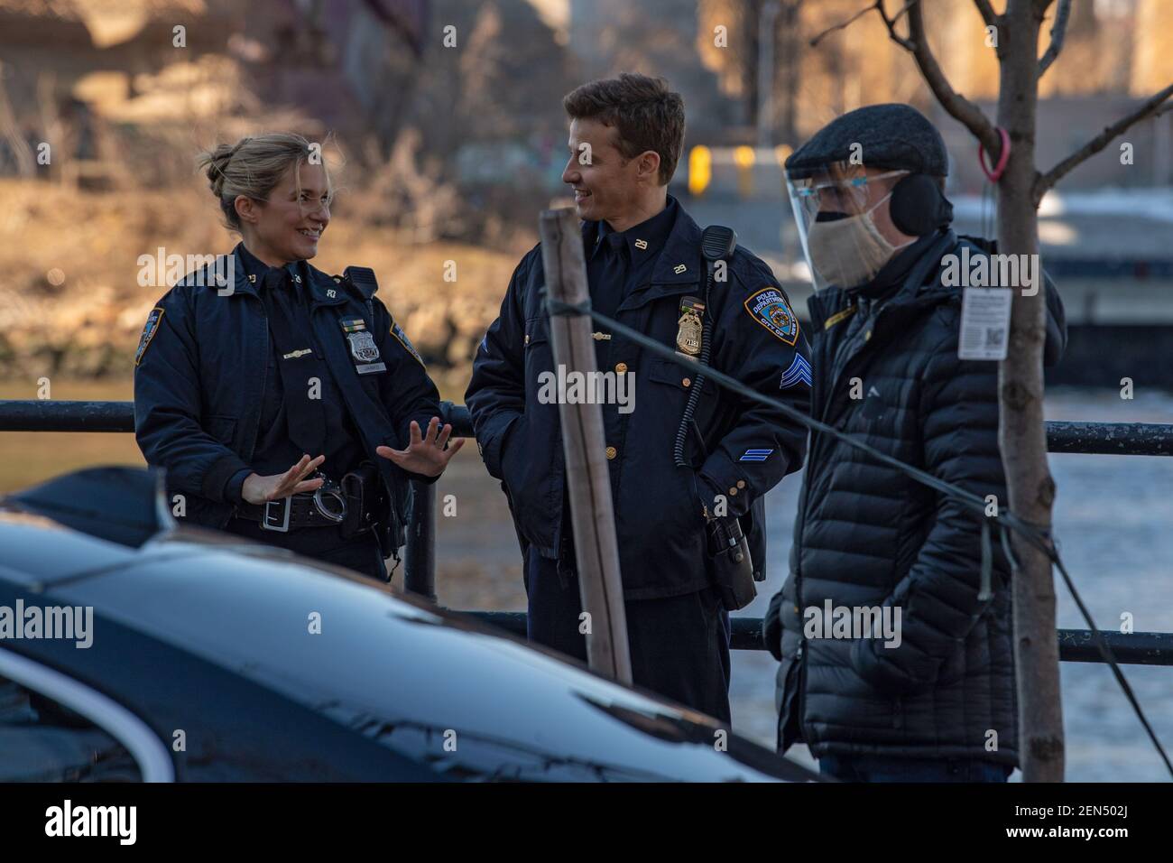 NUEVA YORK, NY – FEBRERO 25: Vanessa Ray y will Estes son vistos durante la  filmación del programa de televisión 'Blue Bloods' temporada once en  Astoria Park el 25 de febrero de