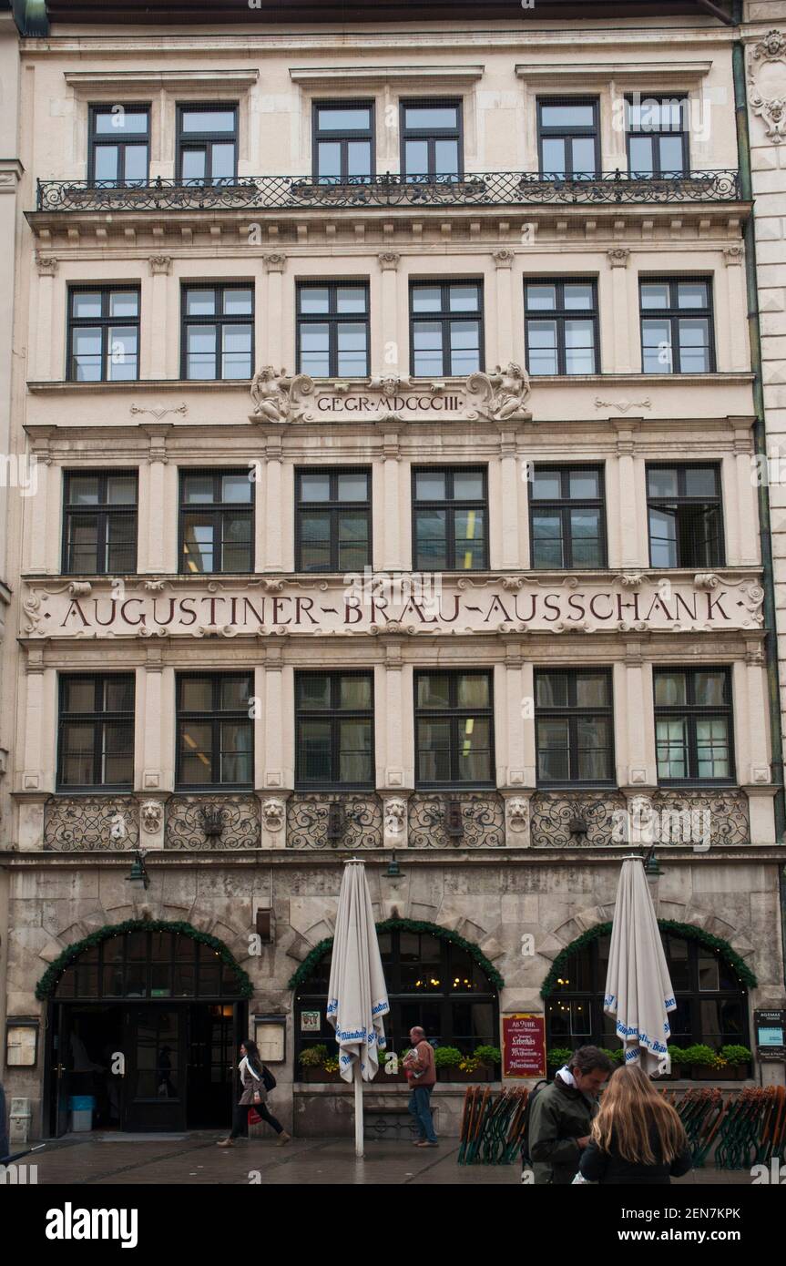 Edificio Original Del Augustiner Restaurant And Beer Hall En Neuhausserstrasse Munich Alemania Fotografia De Stock Alamy