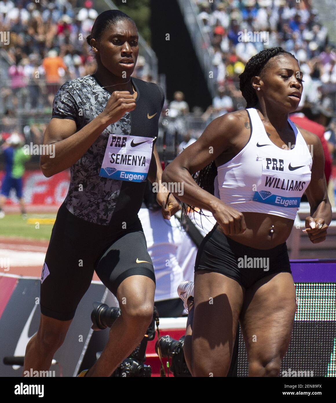 30-jun-2019 Stanford, CA: Caster Semenya y Ajee Wilson charlan antes de la carrera femenina de 800 metros durante el Nike Prefontaine Classic en la Universidad de Stanford Alto, CA. Thurman James / (