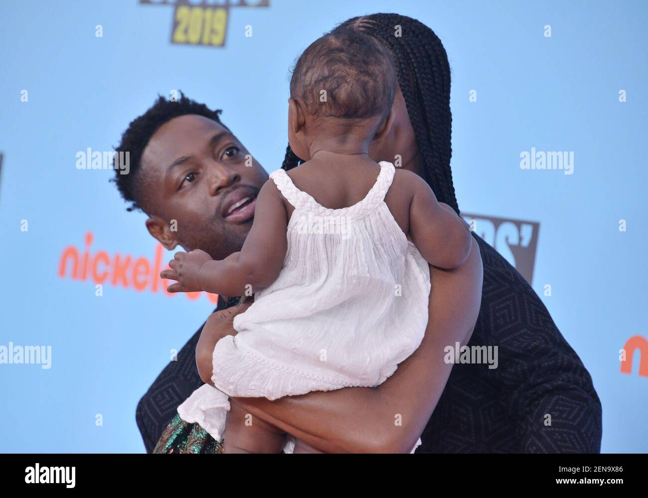 L R Dwyane Wade Gabrielle Union Y Kaavia James Union Wade En El Nickelodeon Kids Choice Sports 19 Celebrado En El Hangar Barker En Santa Monica Ca El Jueves 11 De Julio De L R Dwyane Wade Gabrielle Union Y Kaavia James Union Wade En El Nickelodeon Kids Choice Sports 19 Celebrado En El Hangar Barker En Santa Monica Ca El Jueves 11 De Julio De