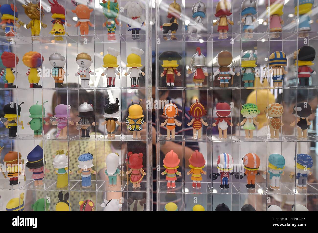 Los kits de garaje con muñecas Molly están a la venta en una tienda de Pop  Mart en Beijing, China, 30 de julio de 2019. El año pasado, más de 4  millones