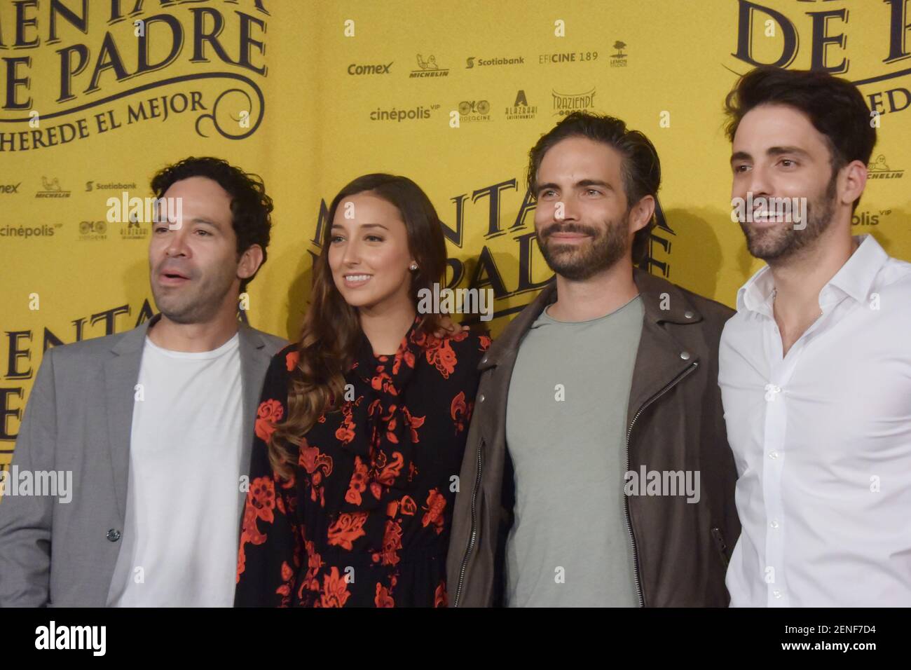 L-R) Mauricio Isaac, Sofía Sisniega, Osvaldo Benavides y Antonio Gaona  posan para fotos durante una rueda de prensa para promover la película 
