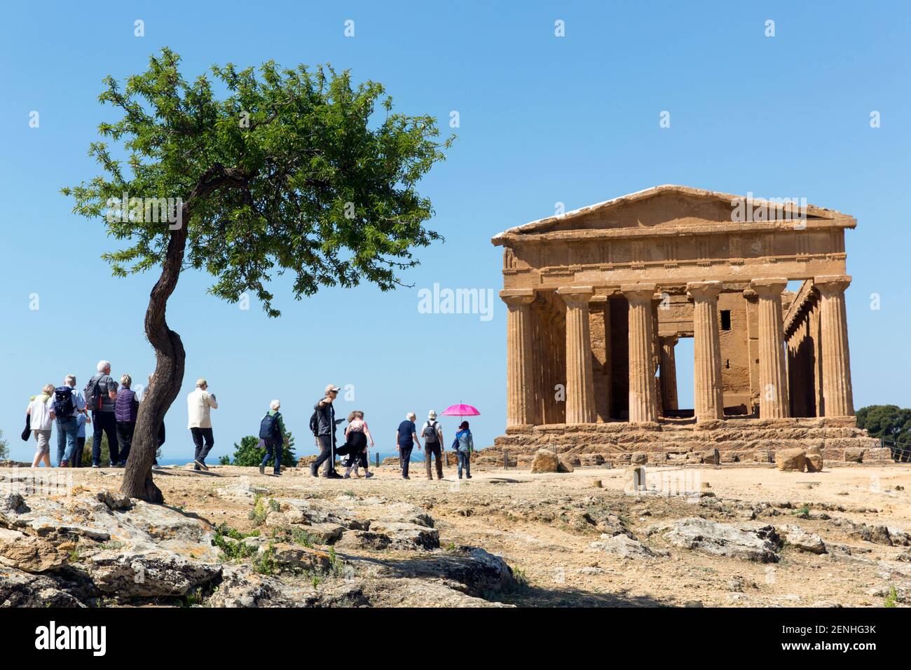 Italia,Sicilia,Agrigento,Valle de los Templos, Templo de Concord (siglo V a.C.) Foto de stock