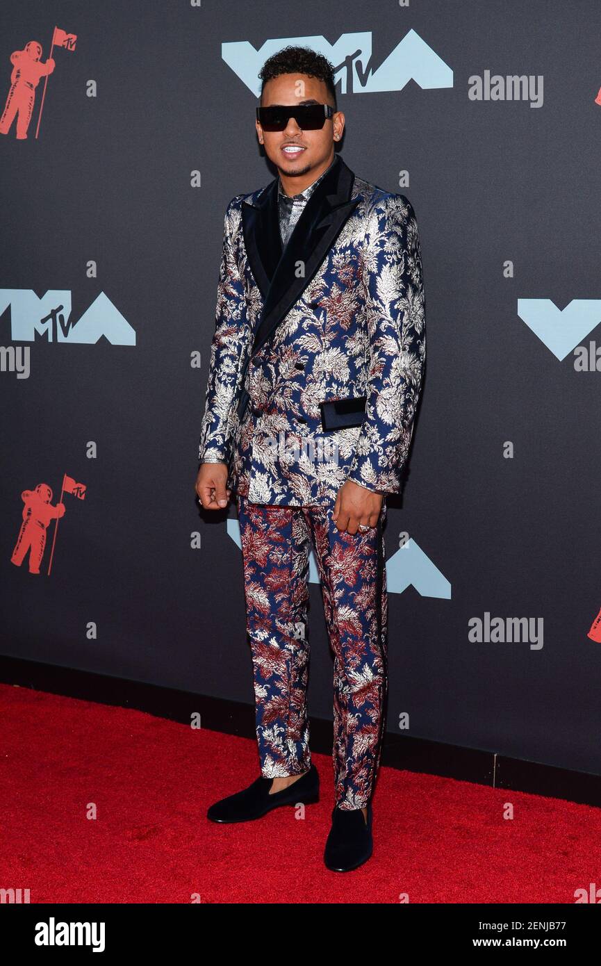 Ozuna llegando a la alfombra roja en los MTV Video Music Awards 2019  celebrados en el