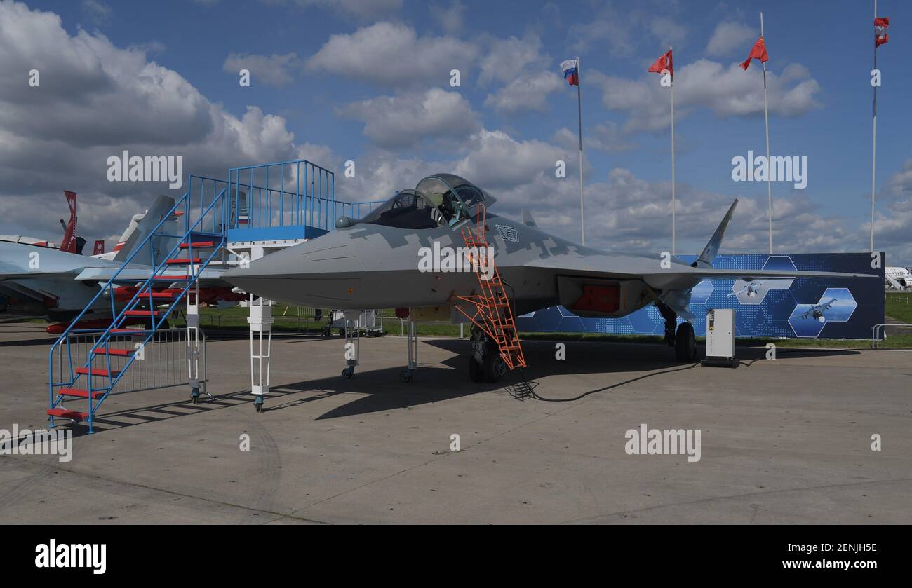 El Salón de Aviación Internacional y espacio MAKS-2019 se celebró en el aeropuerto de Zhukovsky. El primer día. La quinta generación de caza polivalente rusa su-57. 27 de agosto de 2019. Rusia, Zhukovsky. Foto: Dmitry Azarov/Kommersant/Sipa USA Foto de stock