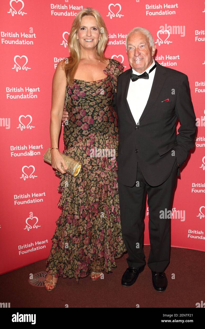 Penny Lancaster y su padre Graham asisten a los premios Heart Hero Awards de  la British Heart Foundation en el Underglobe, Bankside en Londres. (Foto de  Keith Mayhew / SOPA Images/Sipa USA