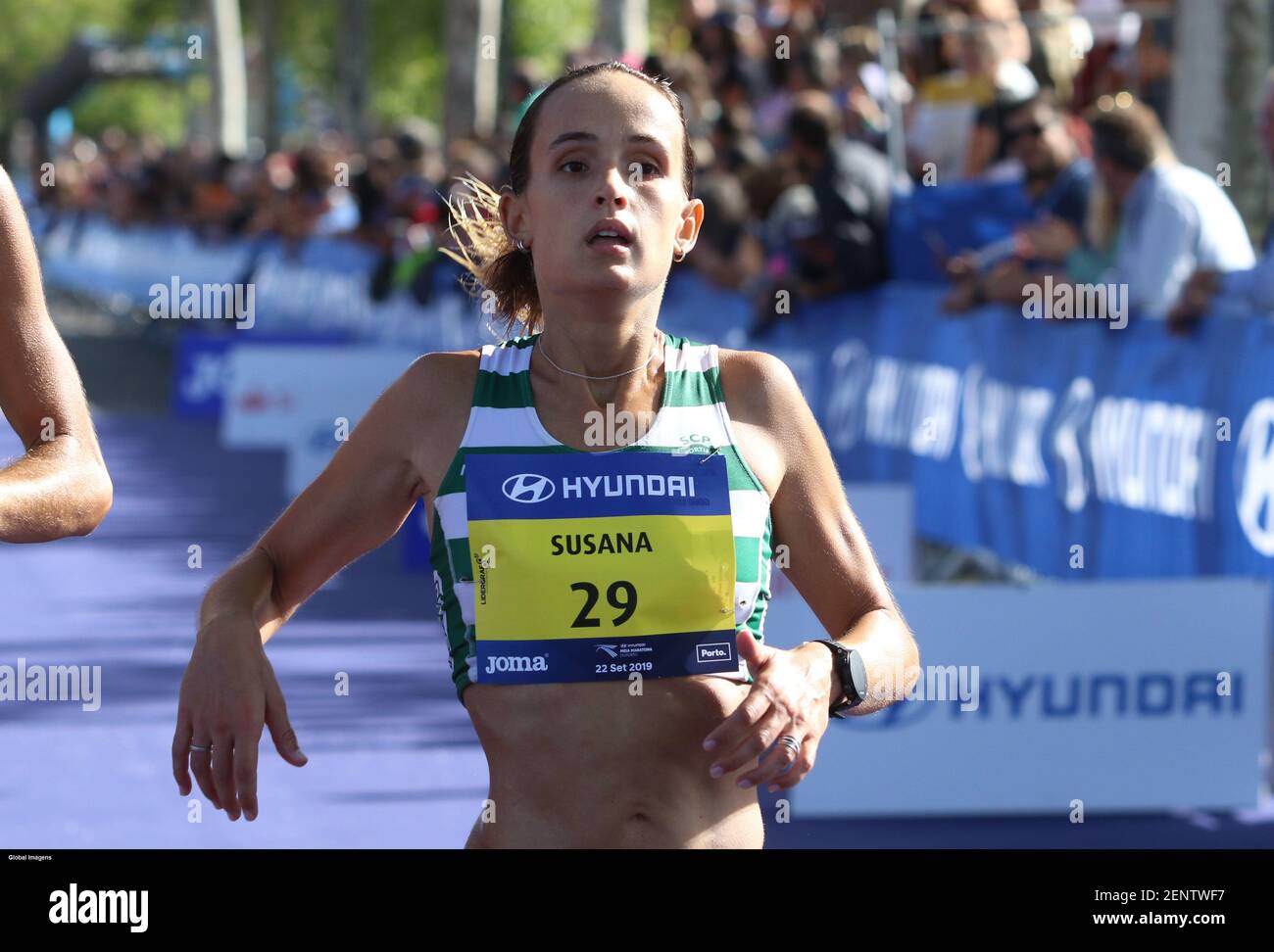 Oporto, 09/22/2019 - miles de personas participaron esta mañana en la  decimotercera edición de la Media Maratón de Oporto, comenzando en la  Avenida Paiva Couceiro y llegando a Jardim do¡lem. Susana Godinho (