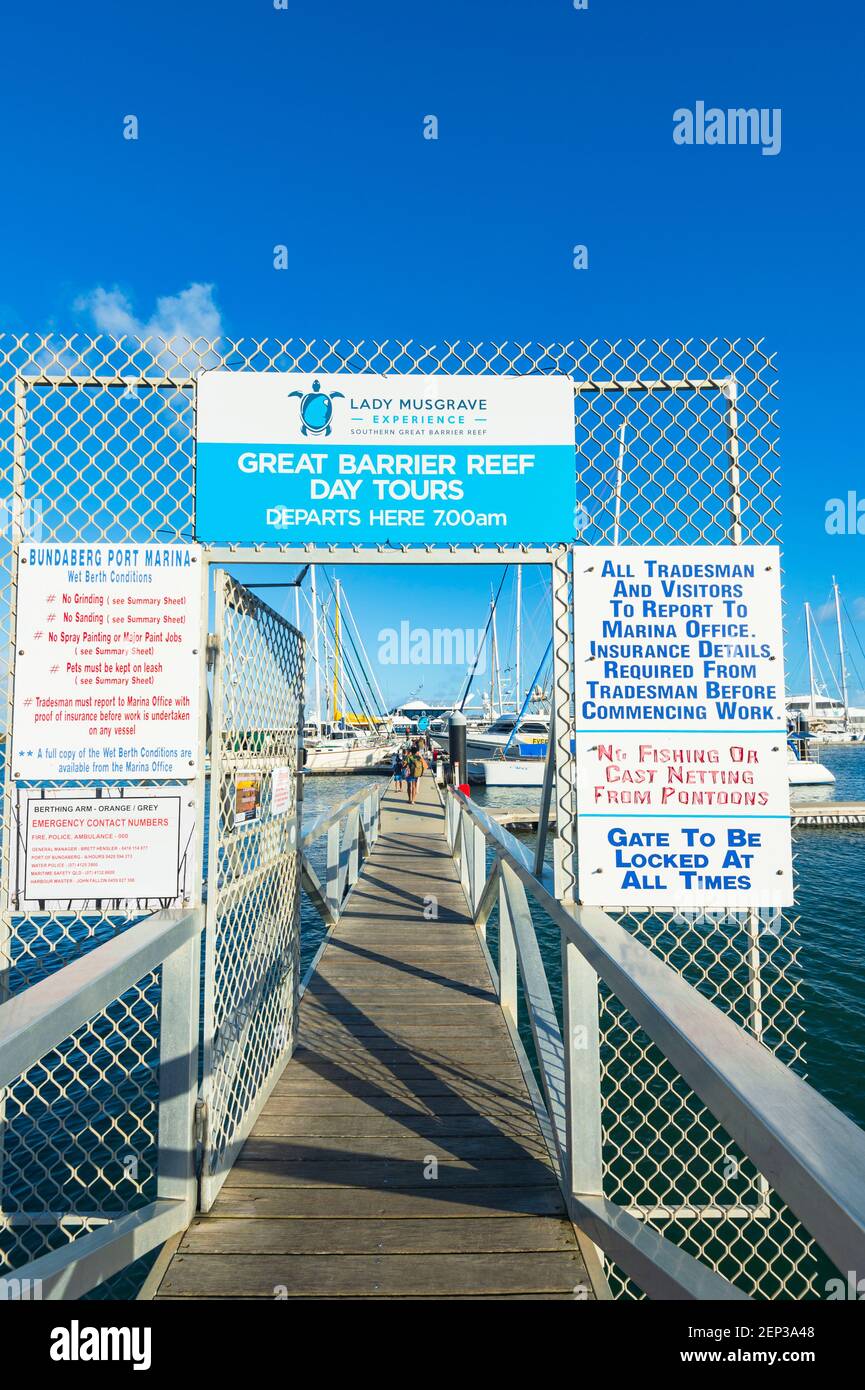 Puerta de entrada en el puerto deportivo de la excursión de un día a Lady Musgrave Experience, la Gran Barrera de Coral del Sur, Queensland, Queensland, Queensland, Australia Foto de stock