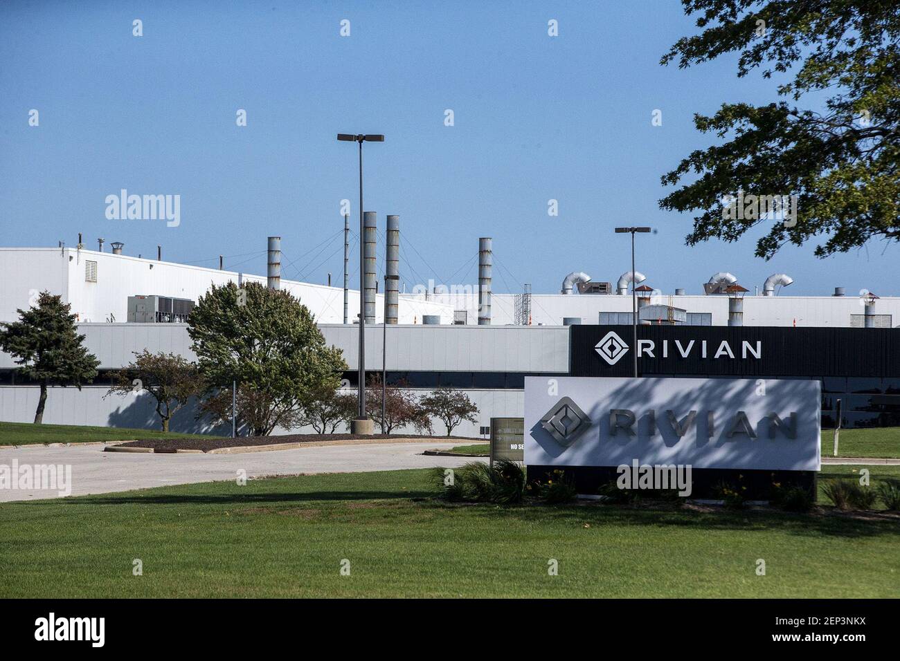 La empresa emergente de camionetas eléctricas Rivian se prepara para producir su línea de vehículos a finales del máximo año en una antigua fábrica de Mitsubishi en normal, Illinois, el 13 de octubre de 2019. (Camille Fine/Chicago Tribune/TNS/Sipa USA) Foto de stock