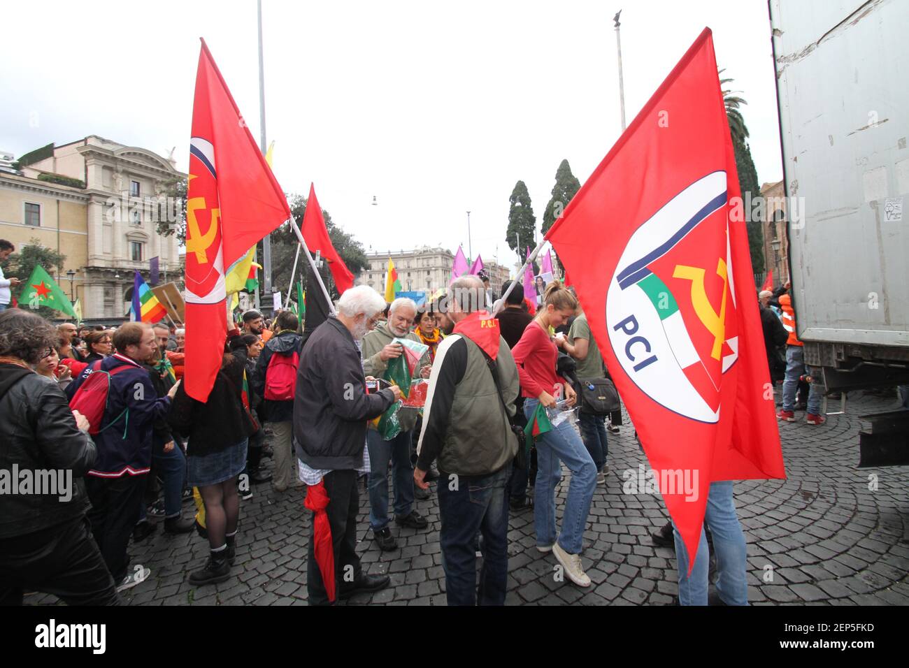 1 de noviembre manifestación nacional en Roma junto al pueblo kurdo (Foto de Claudio Sisto/Pacific Press/Sipa USA) Foto de stock