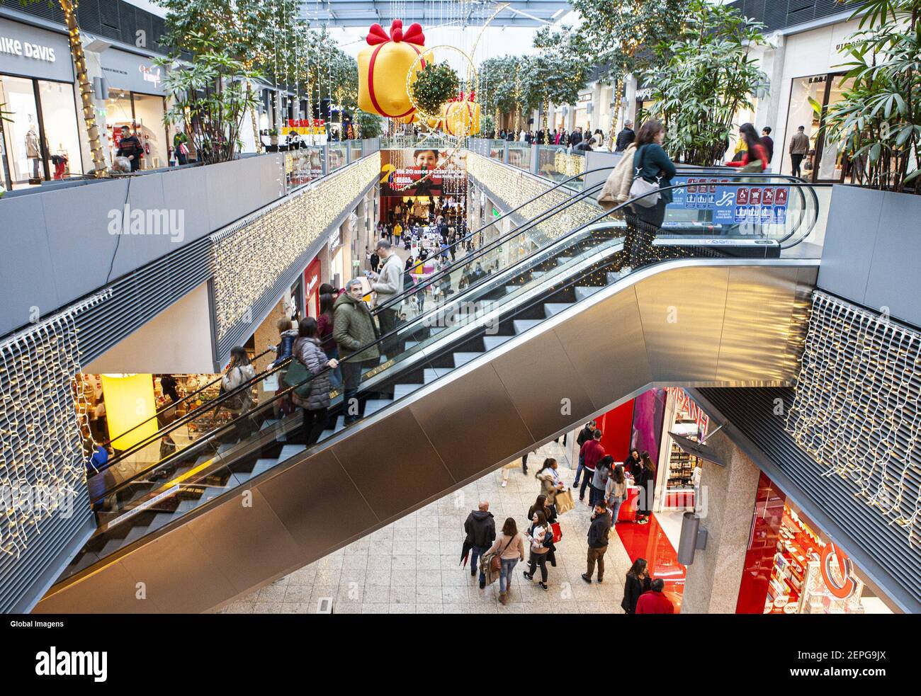 Braga, 12/21/2019 - locura de compras en Braga Park. Parque Braga: Braga.  (Cristiana Million / Global Images/Sipa USA Fotografía de stock - Alamy