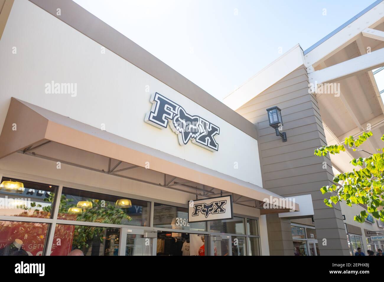 sector Novio bota Fachada con logo en tienda de ropa deportiva extrema Fox en Livermore,  California, 2 de septiembre de 2019. (Foto de Smith Collection/gado/Sipa USA  Fotografía de stock - Alamy