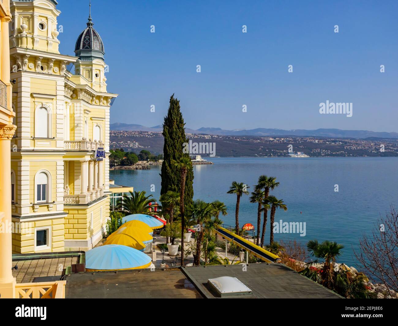 Hotel paseo marítimo en Opatija en Croacia Europa Foto de stock
