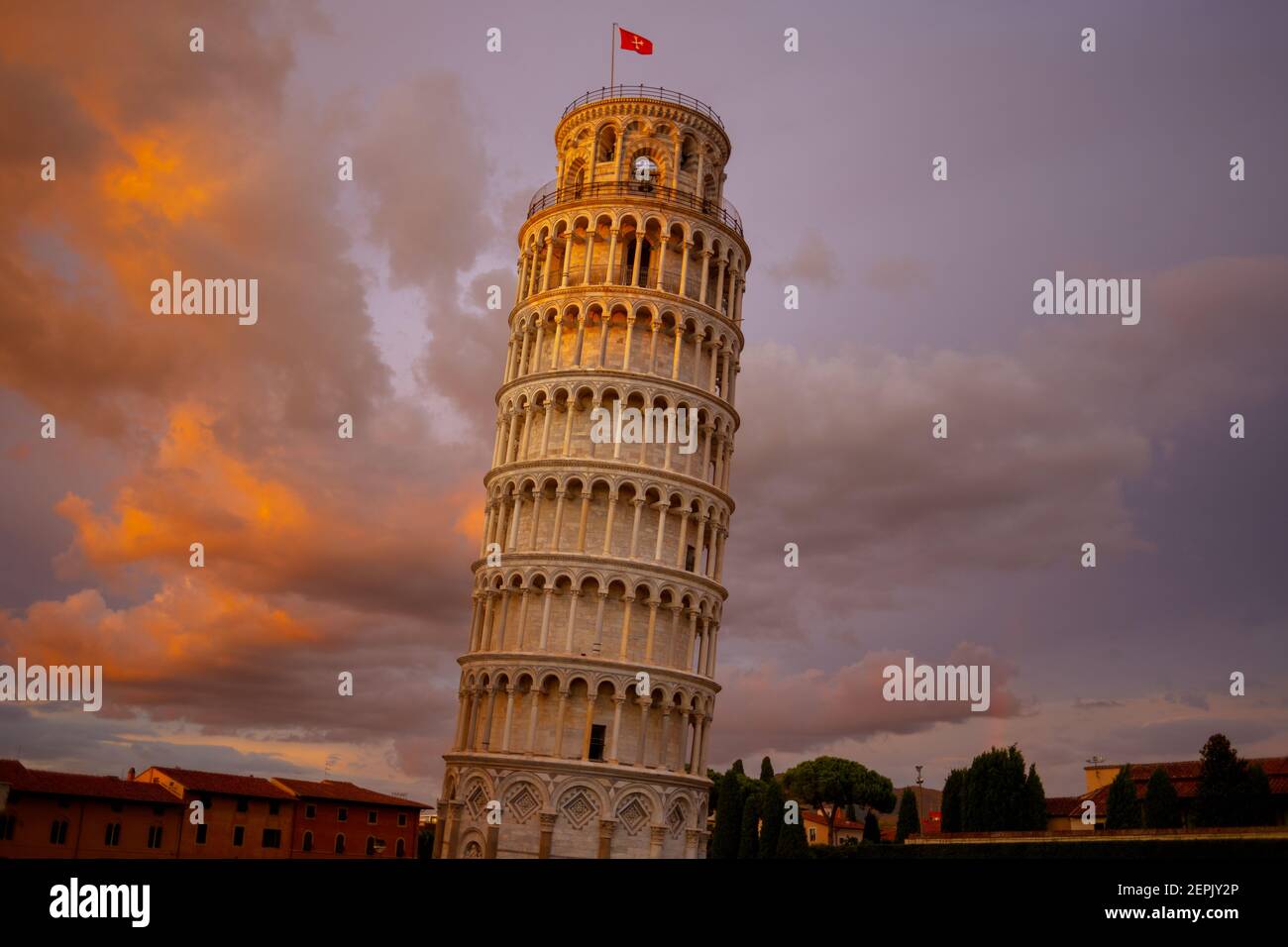 Con Torre inclinada en Pisa, Italia. Foto de stock