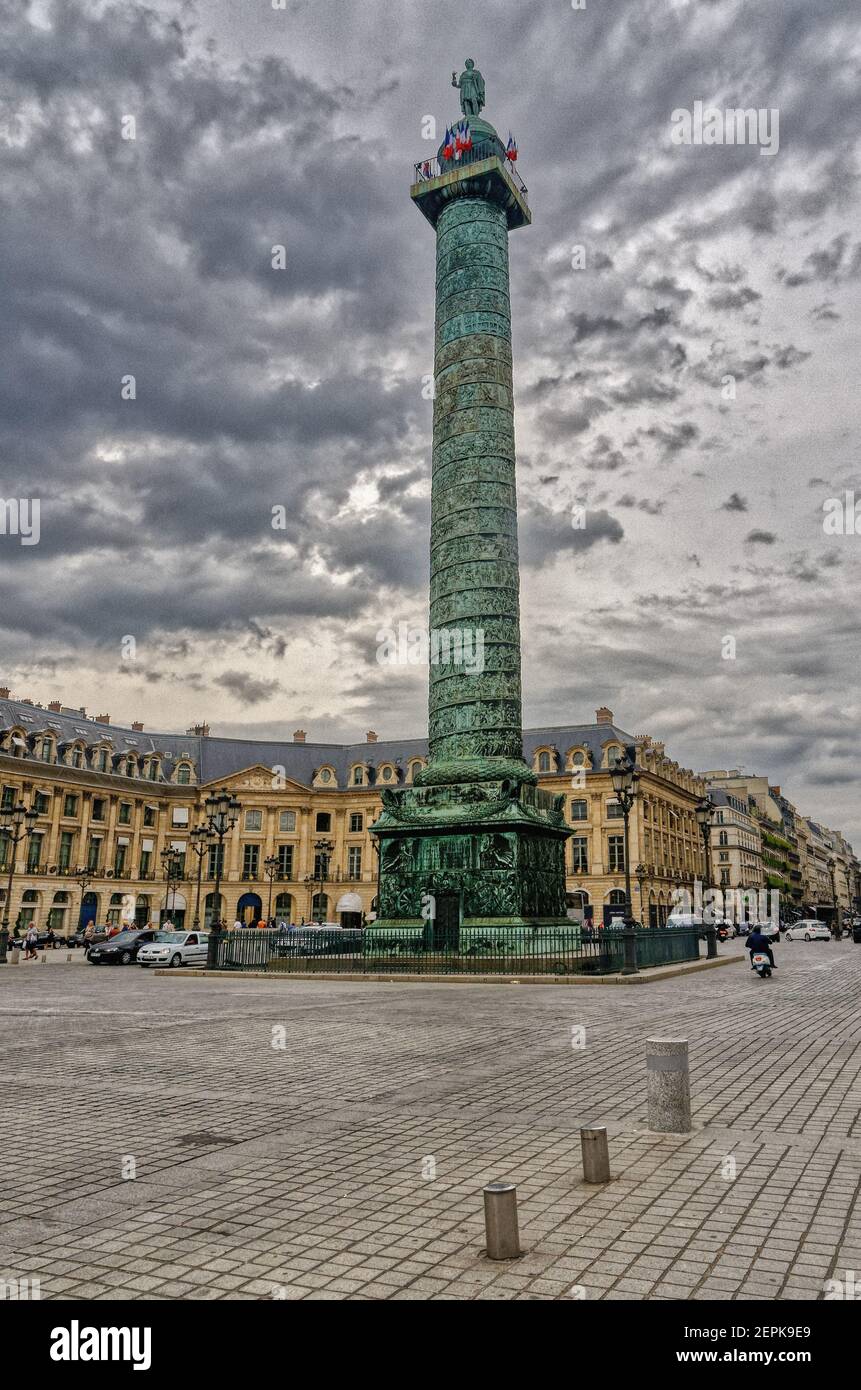 La columna Vendome en la Place Vendôme en París, Francia Foto de stock