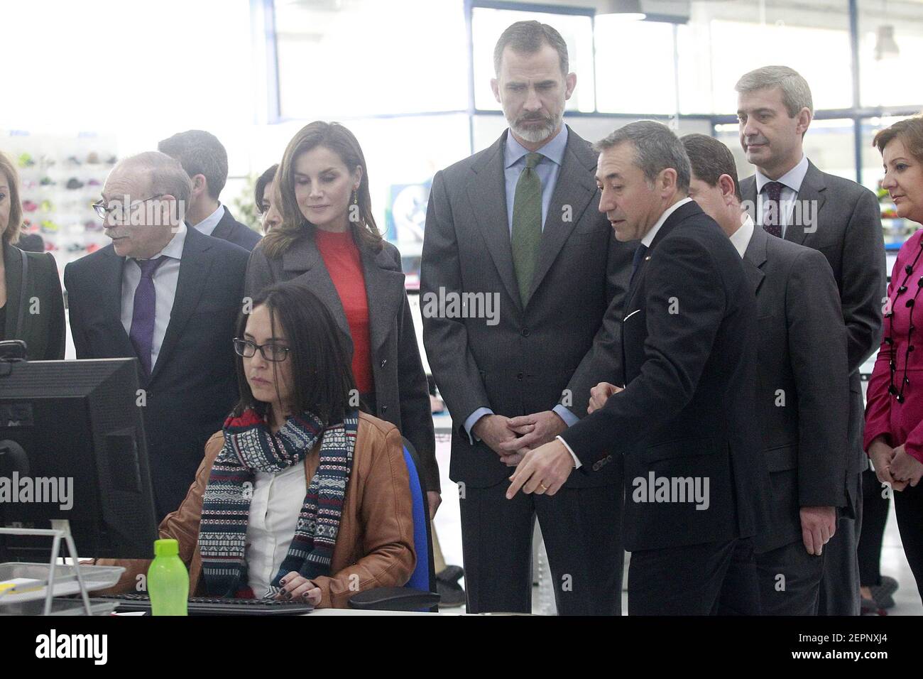 El rey Felipe VI de España y la reina Letizia de España durante la visita a las instalaciones de la empresa española de ropa deportiva JOMA Sports. 19 de enero de 2018. (Foto de Acero/Alter Photos/Sipa USA) Foto de stock