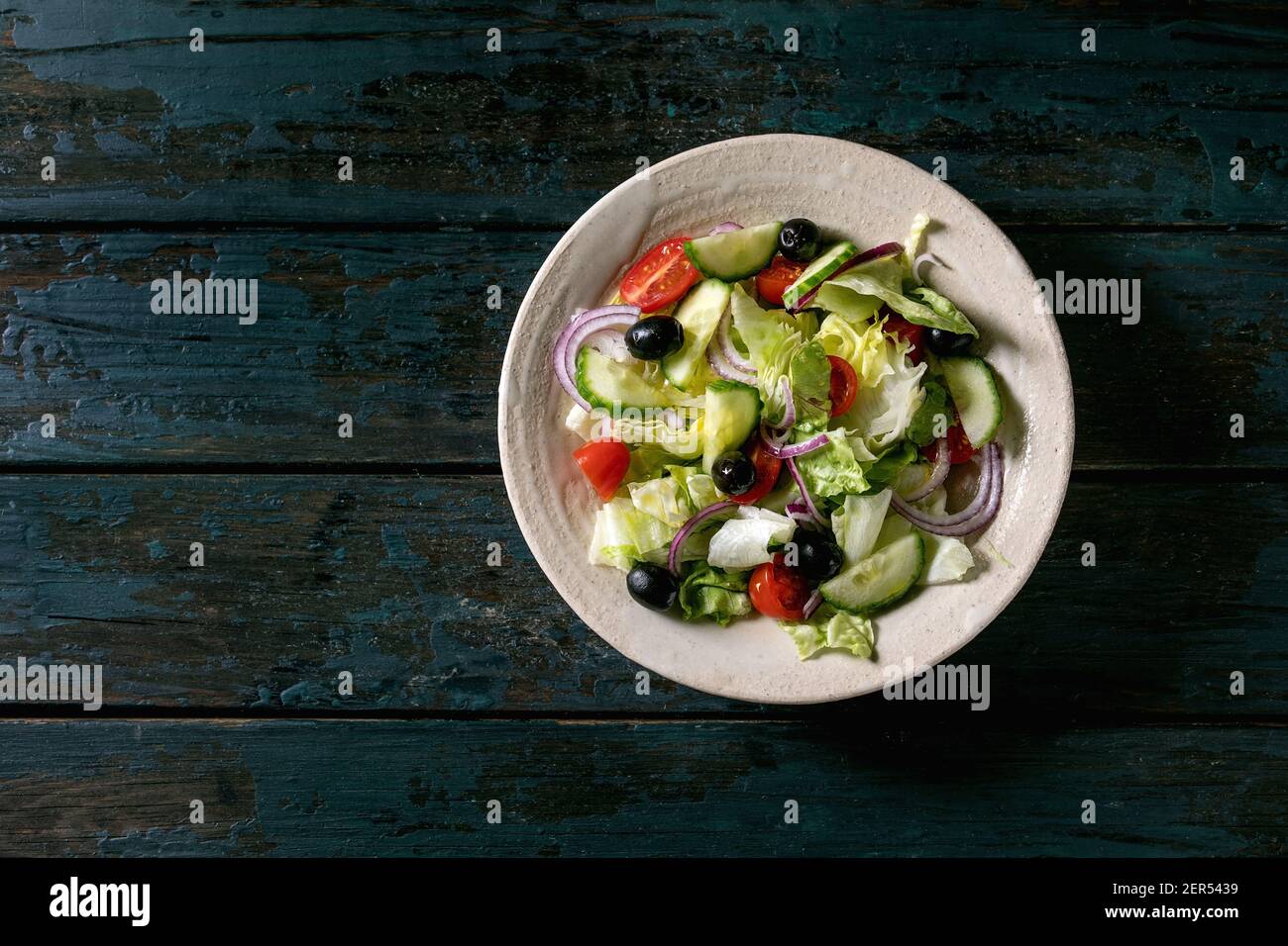 Ensalada de verduras clásica Foto de stock