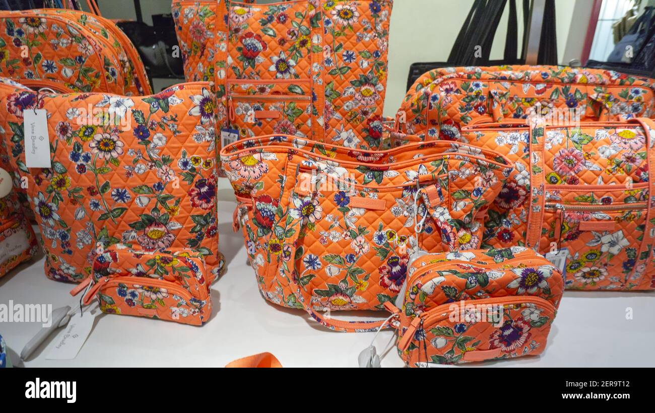 La boutique Vera Bradley en la tienda de departamentos insignia de Macy en  Herald Square en Nueva York el lunes, 4 de junio de 2018. Se espera que Vera  Bradley, Inc. Informe