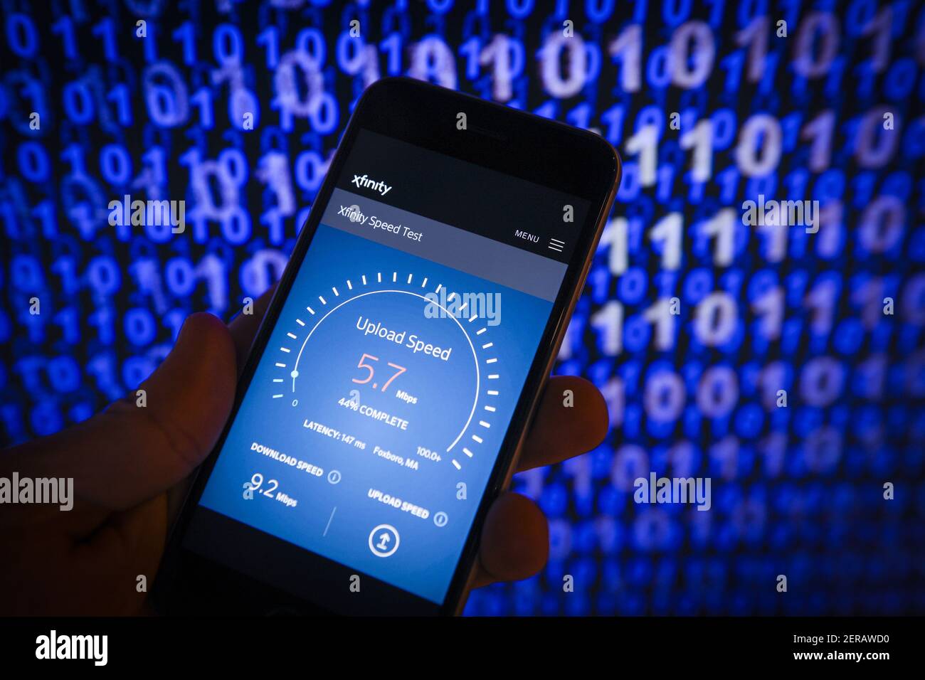 Un sitio web de prueba de velocidad de Internet se ve en un dispositivo  móvil en esta ilustración de la foto el 11 de junio de 2018 en Varsovia,  Polonia. Con la