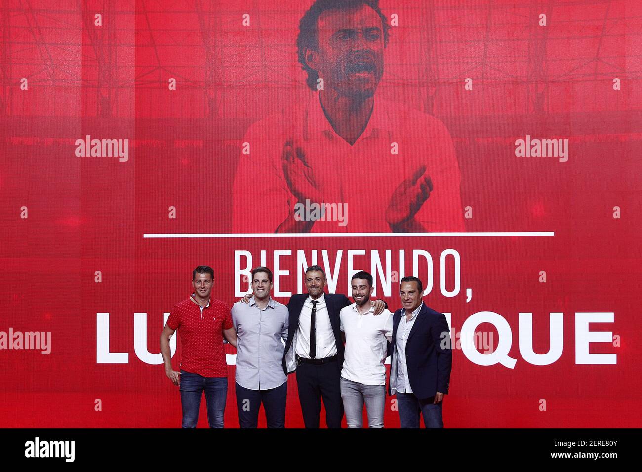 La selección de Luis Enrique jugará en Málaga con una nueva camiseta para  apoyar al equipo femenino