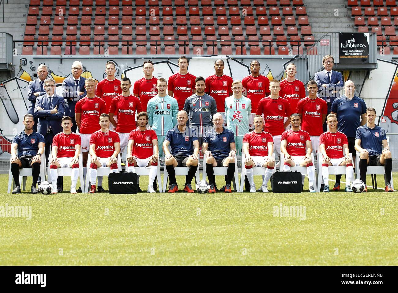 MAASTRICHT- fútbol, 24-07-2018, estadio de Geusselt, fotocentro MVV  Maastricht, holandés Keuken Kampioen Divisie, temporada 2018/2019, fila  alta, de izquierda a derecha; pie Castermans (doctor) John Sliepen  (entrenador), Nino Everaers, Joeri Schroijen, Luc