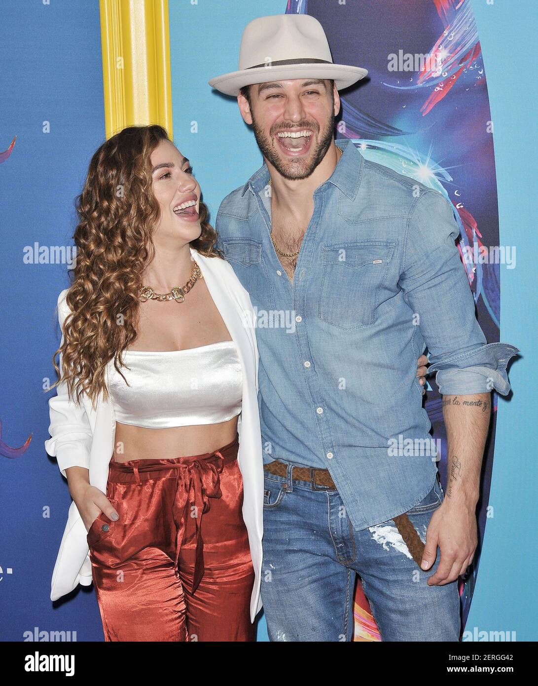R-L) Ryan Guzman y novia en los Premios Teen Choice 2018 celebrados en el  Foro en Inglewood, CA el domingo, 12 de agosto de 2018. (Foto de Sthanlee  B. Mirador/Sipa USA Fotografía