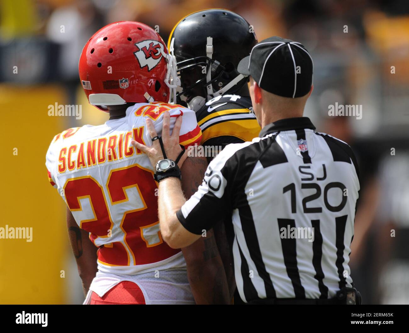 Pittsburgh, PA, USA. 16th Sep, 2018. Orlando Scandrick #22 and Antonio  Brown #84 fighting during the Pittsburgh Steelers vs Kansas City Chiefs  game at Heinz Field in Pittsburgh, PA. Jason Pohuski/CSM/Alamy Live