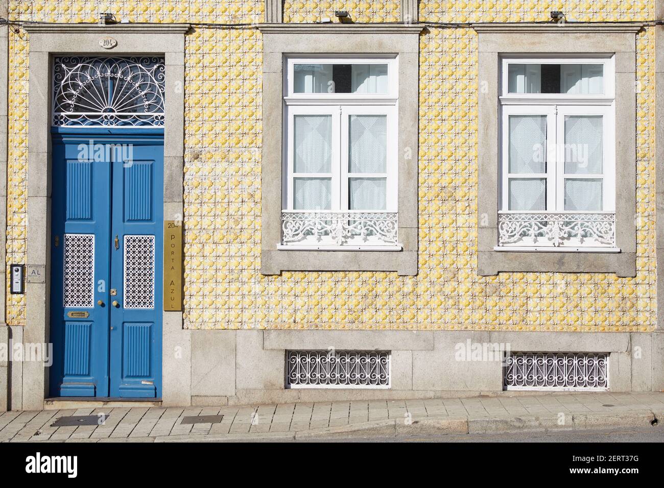 Fachada colorida de la casa, Porto, Portugal Foto de stock