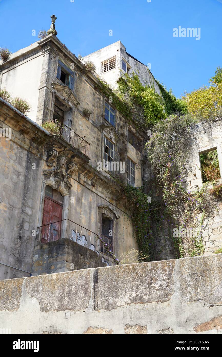 Edificio en ruinas, Oporto, Portugal Foto de stock