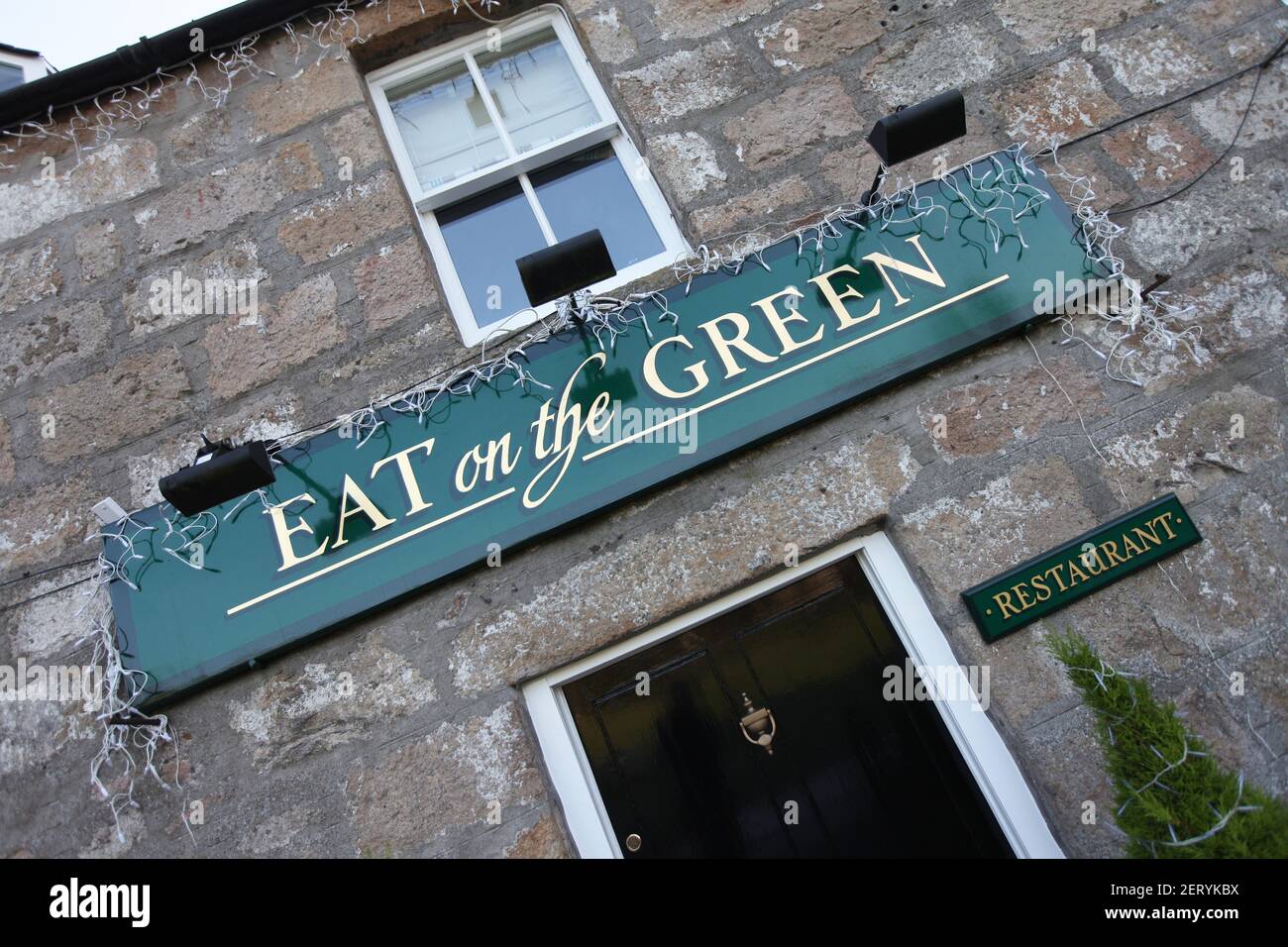 Coma en el restaurante Green en Udny Green, Aberdeenshire, Escocia, dirigido por el chef Craig Wilson Foto de stock