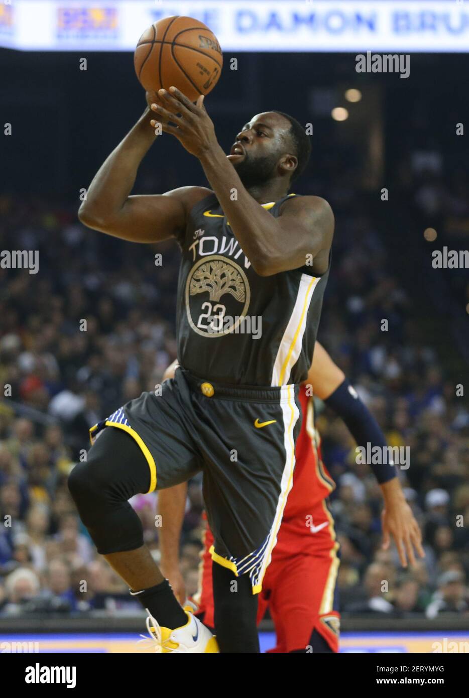 Draymond Green De Golden State Warriors 23 Dispara La Pelota En El Primer Cuarto Contra Los Pelicanos De Nueva Orleans Durante Su Partido De La Nba En El Oracle Arena En Oakland Draymond Green De Golden State Warriors 23 Dispara La Pelota En El Primer Cuarto Contra Los Pelicanos De Nueva Orleans Durante Su Partido De La Nba En El Oracle Arena En Oakland