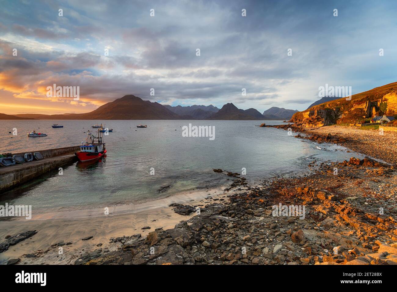 El puerto de Elgol en la Isla de Sky Foto de stock
