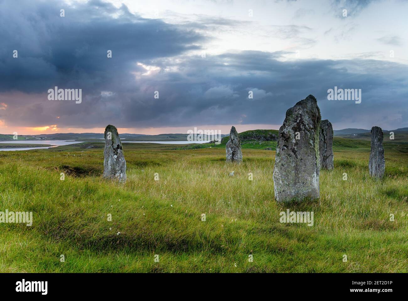 Cielos tormentosos sobre el círculo de piedra de Callinish 4 en el Isla de Lewis en las Hébridas Exteriores de Escocia Foto de stock