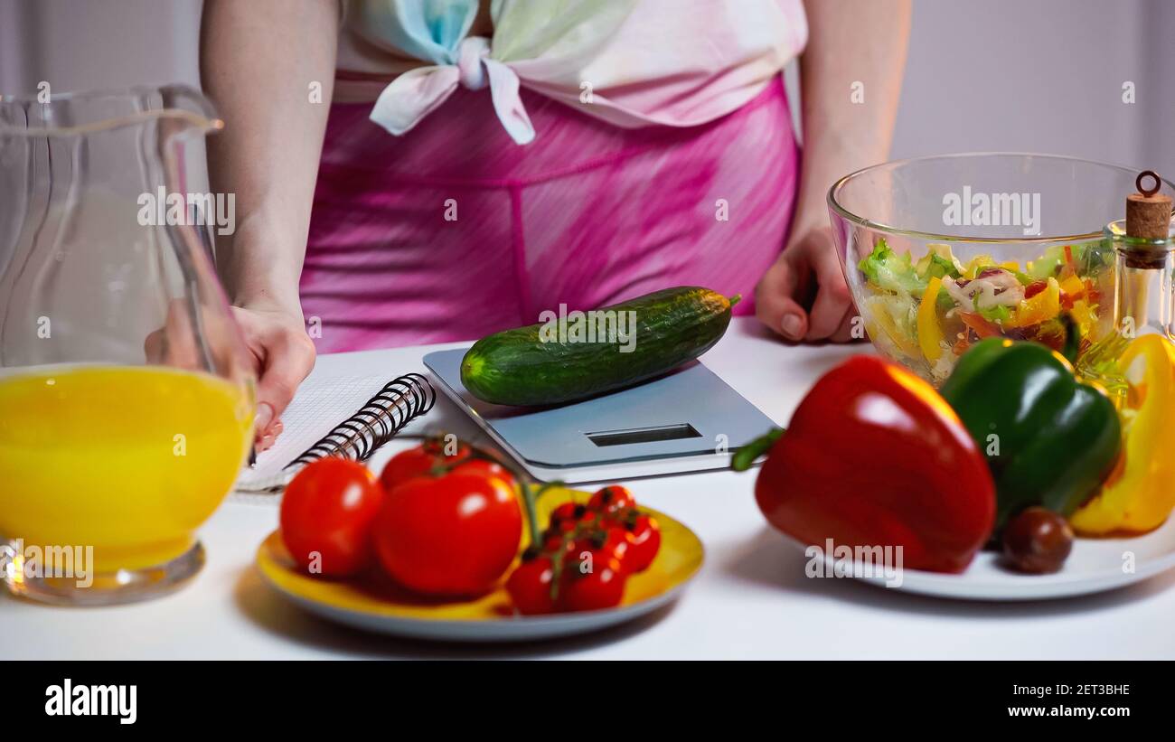 Balanzas para alimentos fotografías e imágenes de alta resolución - Alamy