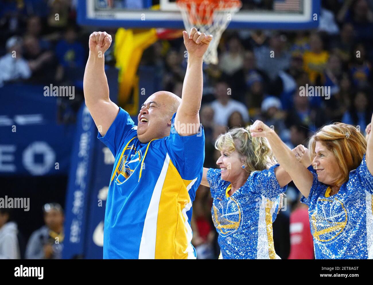 23 De Diciembre De 18 Oakland Ca Ee Uu Los Bailarines De Golden State Warriors Actuan Durante Un Tiempo De Espera Contra Los Clippers Durante El Segundo Cuarto En El Oracle Arena Credito 23 De Diciembre De 18 Oakland Ca Ee Uu Los Bailarines De Golden State Warriors Actuan Durante Un Tiempo De Espera Contra Los Clippers Durante El Segundo Cuarto En El Oracle Arena Credito