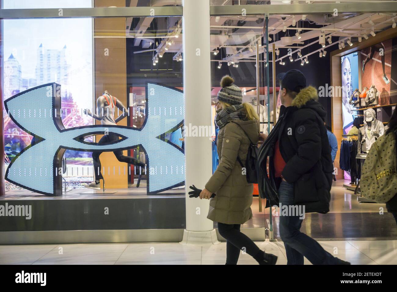 La tienda Under Armor en el centro comercial Westfield World Trade Center  Oculus en Nueva York el sábado, 11 de febrero de 2017. Bajo los famosos  patrocinadores de Armor, el jugador de