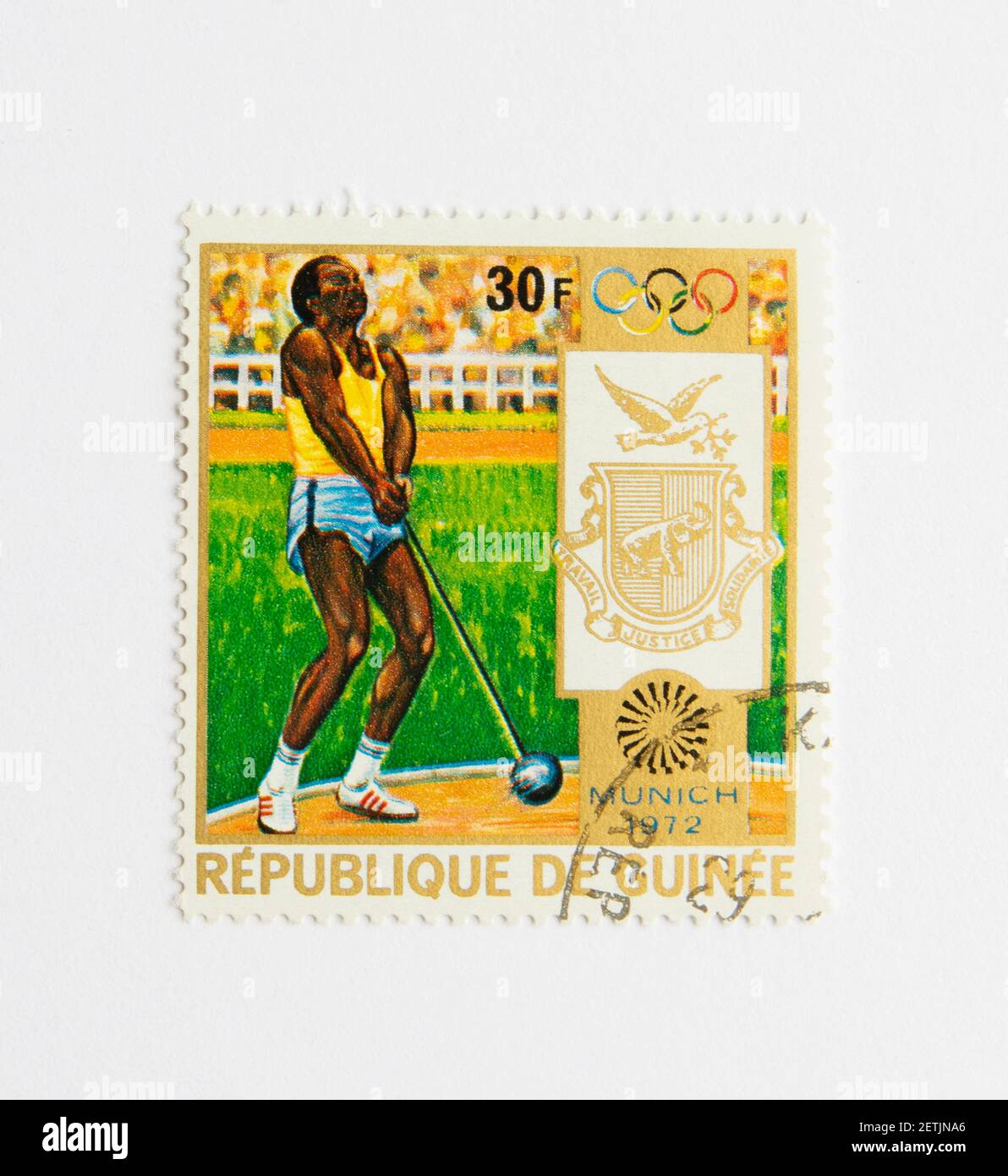 01.03.2021 Estambul Turquía. Guinea Republic Postage Stamp. Alrededor de 1972. Juegos olímpicos de munich. Lanzamiento de martillo Foto de stock