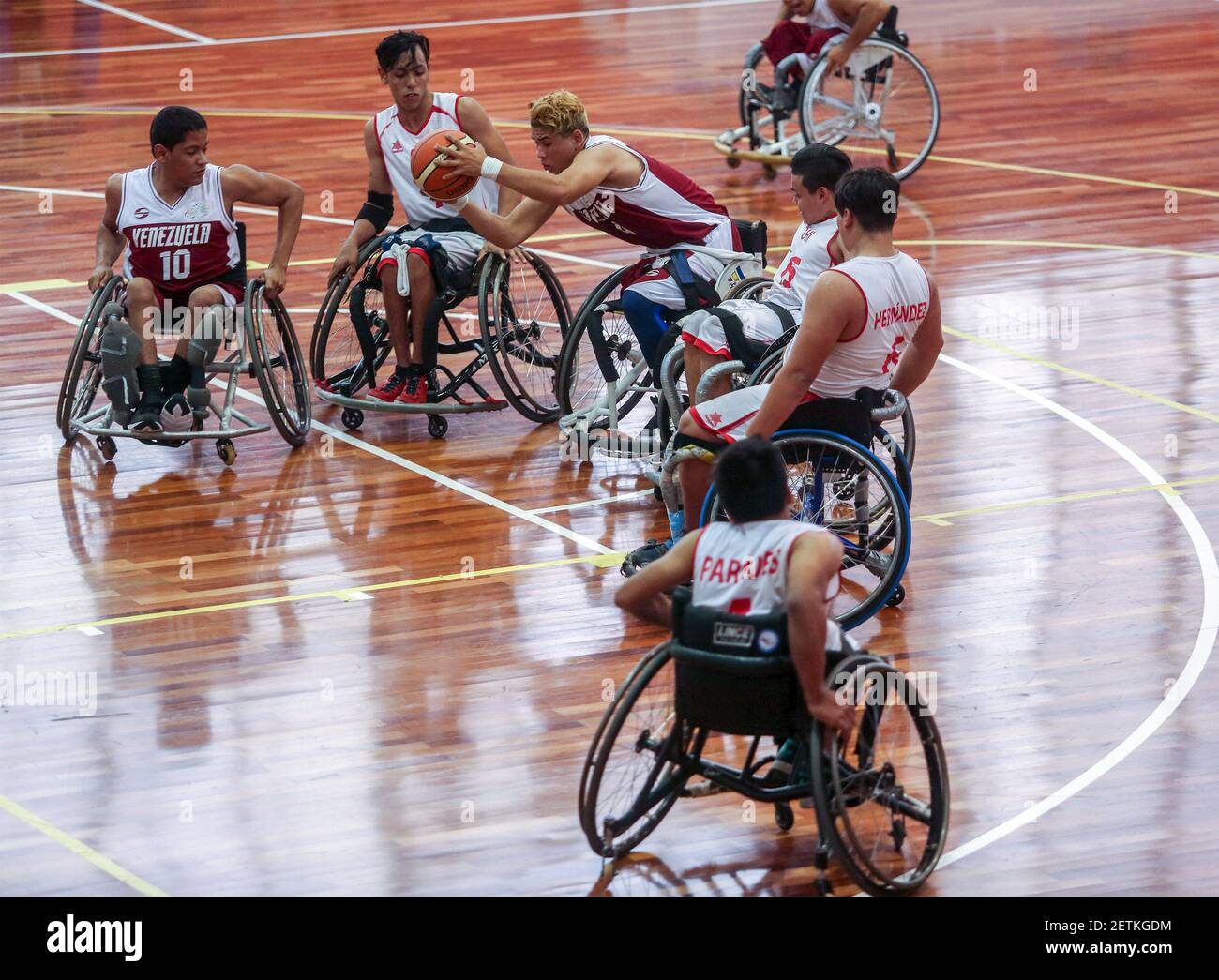 170323) -- SAO PAULO, 23 de marzo de 2017 (Xinhua) -- los atletas  participan en el partido de Baloncesto silla de ruedas entre Chile y  Venezuela durante los Juegos Parapán Americano Juvenil