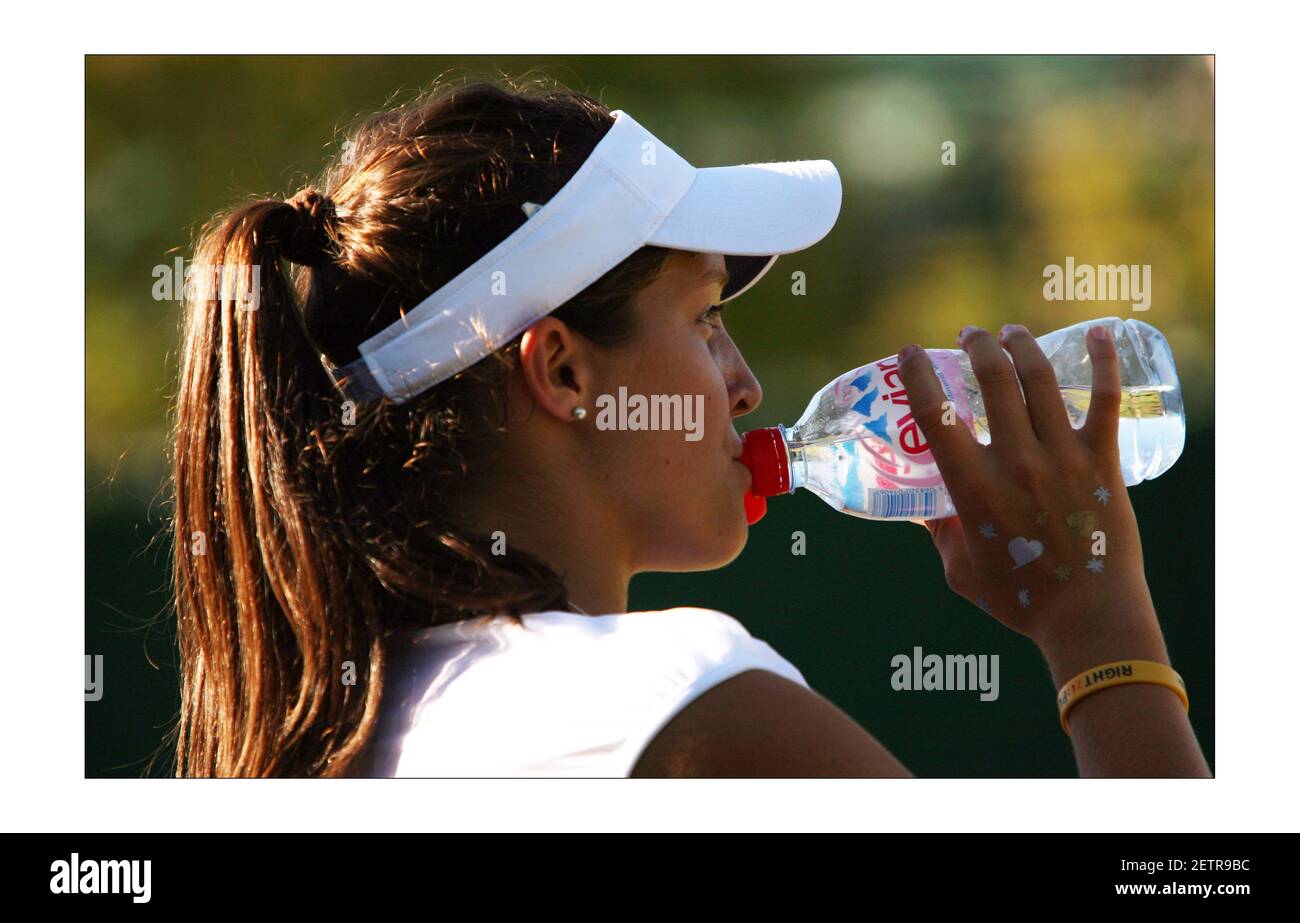 Wimbledon día 8 Laura Robson (GBR) interpreta a L. Kerkhove en los sencillos de Junior Girls.Fotografía de David Sandison The Independent Foto de stock