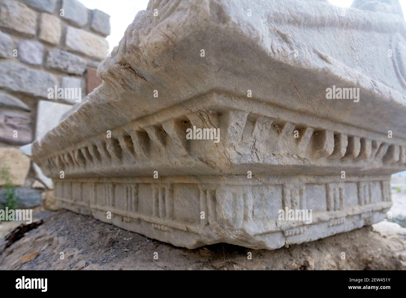 Intrincadas tallas de piedra griegas de las ruinas de Agios Stephanos en Kefalos, Kos, Grecia Foto de stock