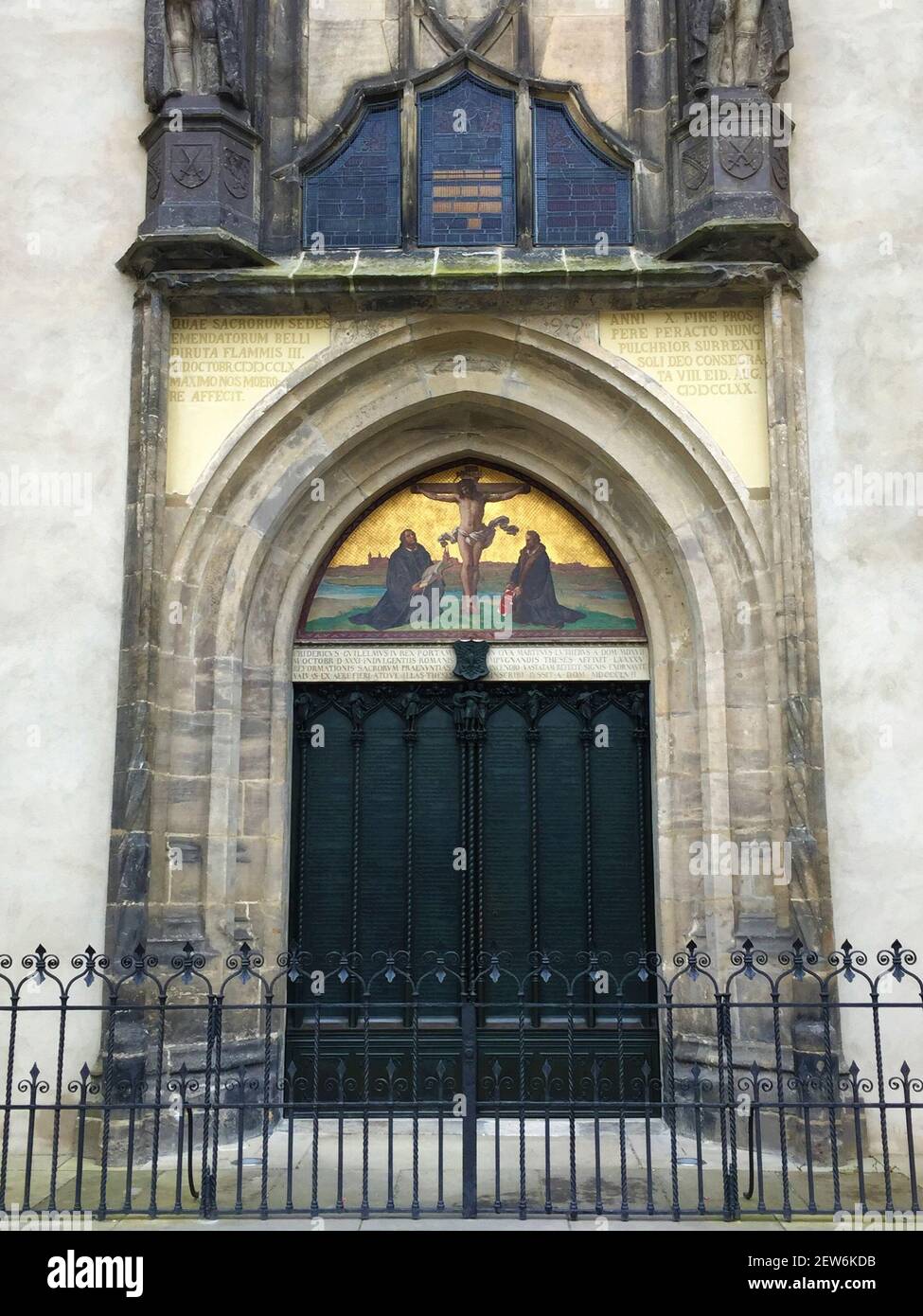 Las puertas de la Iglesia del Castillo en Wittenberg, donde Martín Lutero  publicó sus 95 tesis que cuestionaron a la Iglesia Católica y ayudaron a  allanar el camino para la Reforma Protestante